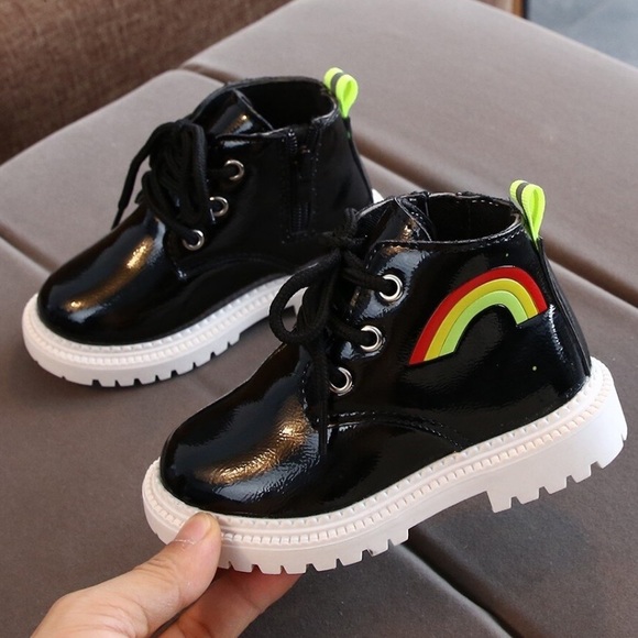 Black Toddler Kids Shoes with Rainbow Design Size 9 - Picture 2 of 5